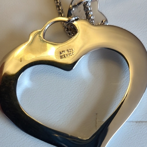 Open Heart Pendant Necklace in Silver - Picture 4 of 4